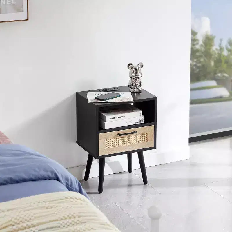 Tavolino finale in rattan con cassetto e gambe in legno massello, Tavolino per soggiorno o camera da letto, Nero