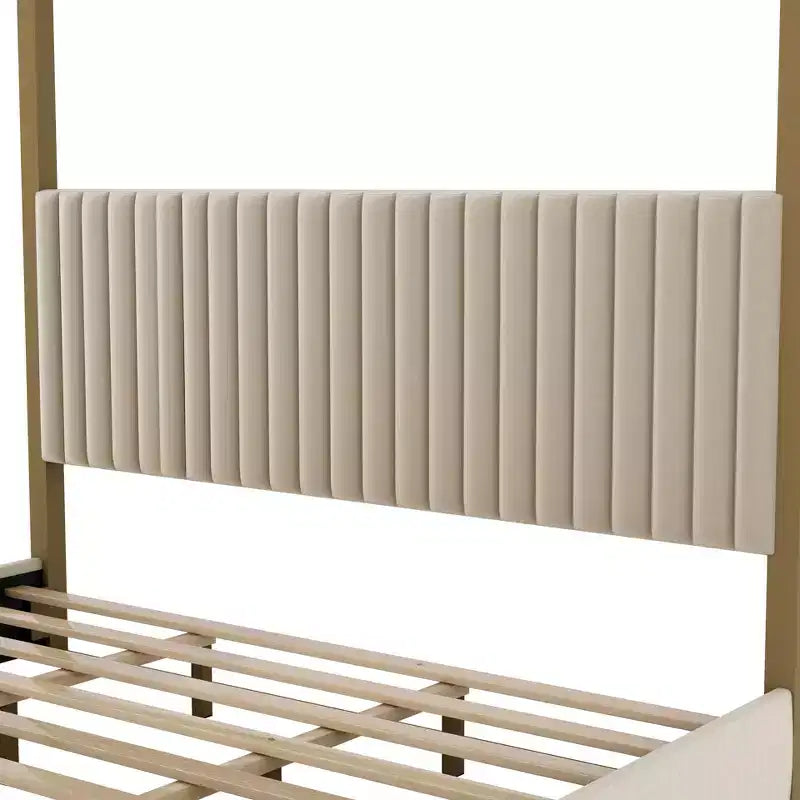 Letto a baldacchino King Size con testiera imbottita e struttura in metallo
