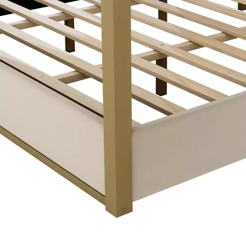 Letto a baldacchino King Size con testiera imbottita e struttura in metallo