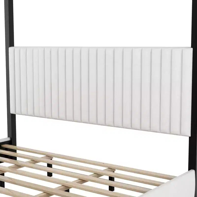 Letto a baldacchino King Size con testiera imbottita e struttura in metallo